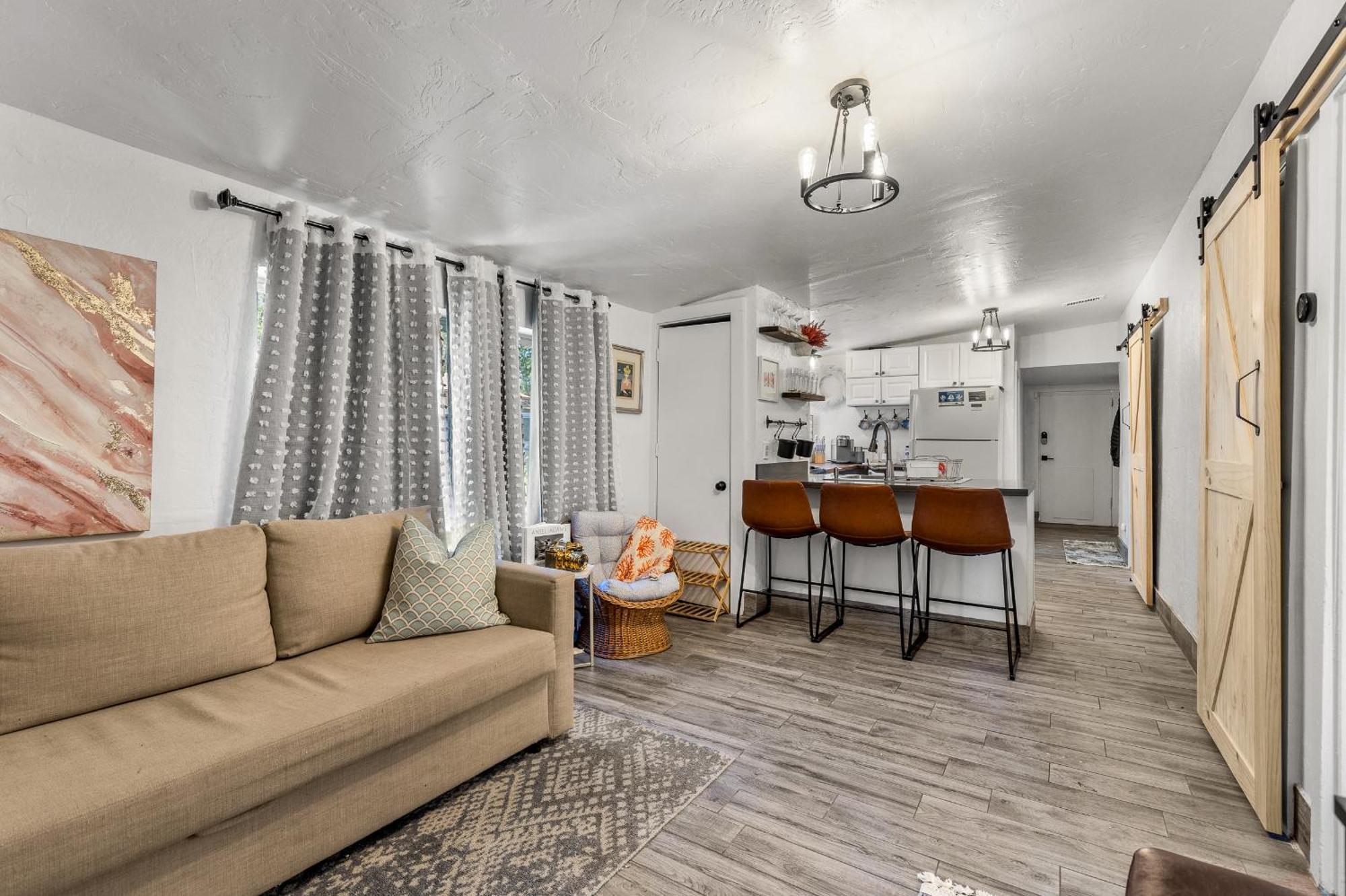 5 Minute Walking To Downtown, Nau, Coffee Shops, Shopping, Parks And More! سارية العلم المظهر الخارجي الصورة